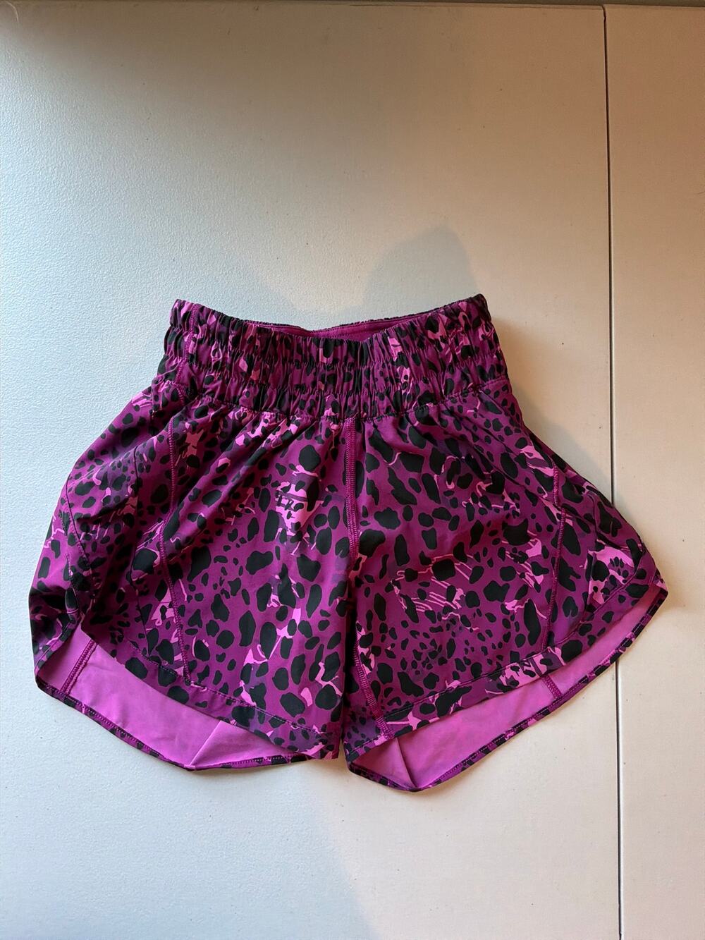 Lululemon leopard purple & black size 0 shorts tall